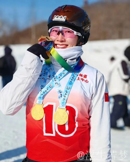 徐梦桃在世锦赛空中技巧项目中夺得亚军